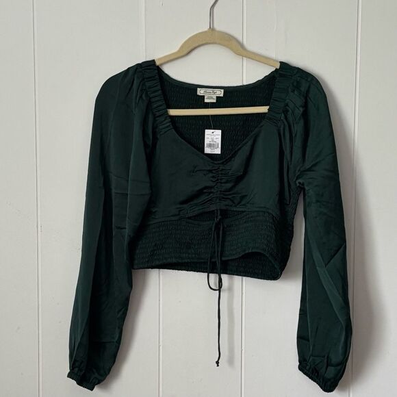 American Eagle Emerald Satin Cropped Blouse NWT Small - Picture 1 of 5